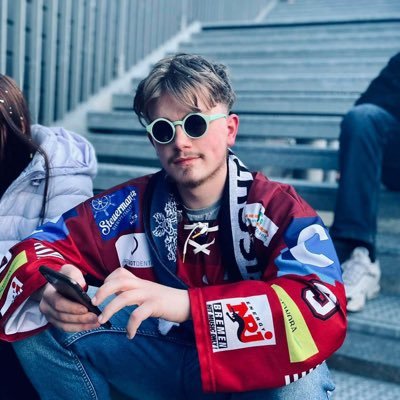 1983_juls's profile picture. 