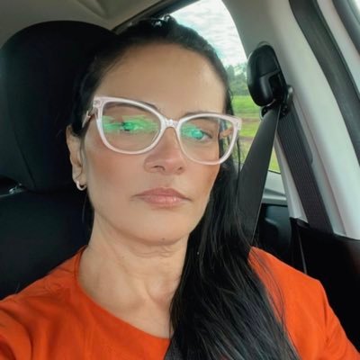 lilianmartiins_'s profile picture. Ela é o que deseja,vive o que sonha... É ouve o que coração diz...Seja feliz!