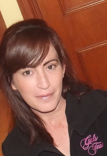 Autora del libro QUERIDOS HIJOS.Titulada en Hostelería.INCAVI. Sigo creyendo en eso de:juventud divino tesoro,sólo hay que estar por ellos y guiarlos.