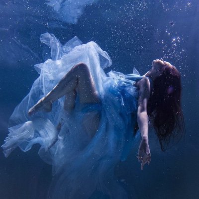 RoseIji's profile picture. I enthusiastically fangirl here.

🧣&💎