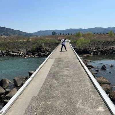 日々、祈り、己を研ぎ澄まし。
もっと世界を知り、生身の人を想い、言葉で探り、真剣な心で出会い、つながる。
自分が変わる、手を取り合い、できることを広げる。
目指せ笑顔の天下!