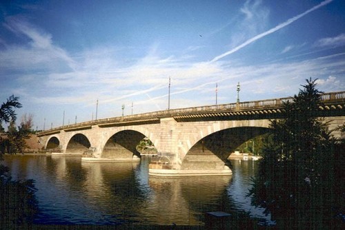 Rentals at Lake Havasu.  Offering hotels, condos and homes. Experience crystal clear water, sunny skies with excellent panoramas.