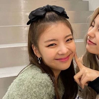 An ITZY supporter and a MIDZY since CHESHIRE 💕

Discord: i.stan.itzy.1813