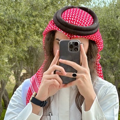 عزيزٍ رغم تجريح الليالي ما أتشكّى .