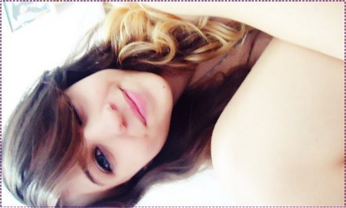 Ela curte um funk, ela é de balada ,ela gosta da Night, ela é de beber, da um role junto com as amigas e só volta pra casa ao amanhecer ♪ (: