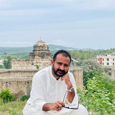 Waqarjandran's profile picture. Teacher by profession | Dreamy nature | Kindness and caring are ambrosia for the soul🌷🩷 🤍
