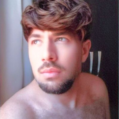 Sou um cara bacana do bem curtinho a vida tenho 33anos