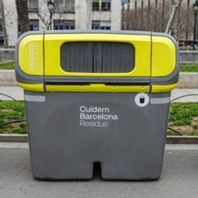 Somos una agrupación de gente de izquierdas en contra de los pijos indepes catalanes. ¡Menos lazos amarillos y más hoces y martillos!