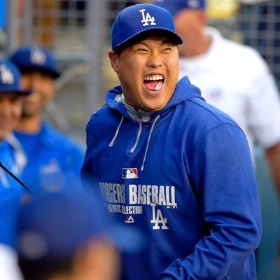 Dodgers fan tweeting thru the postseason pain 🇰🇷