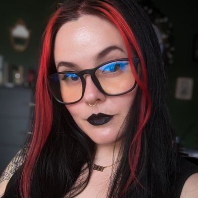 ♢ Former Senior Community Manager @SpearheadMtl 
♢ Former Community Manager on @deadbydaylight
♢ She/Her 🧙🏻‍♀️Chaotic-Neutral 
🐾Roxy 5/08/21