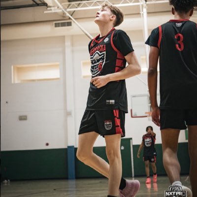 6’6” G/F - JR - Glenwood High School Iowa, 3.5 GPA, AAU @NHE_EYCE. CO 2025.