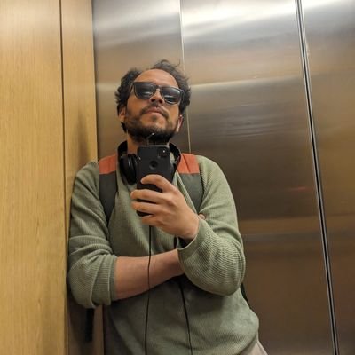 Director y creador de proyectos multiplataforma, narrativas digitales, realidad virtual y aumentada. Futuros indígenas y ancestrales/Memoria Histórica.