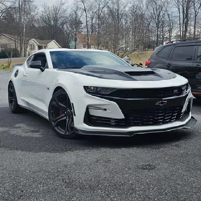 Work for rustoleum as a maintmaker. Have a 19 Chevrolet Camaro SS 1le, big time car guy love any racing big nascar fan