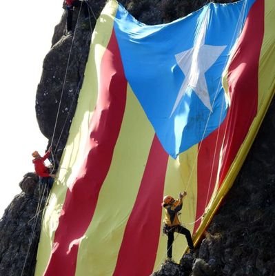 Posem-nos dempeus altra vegada
Que tot estar per fer i tot es possible.
Miquel Marti i Pol ,
Catalunya