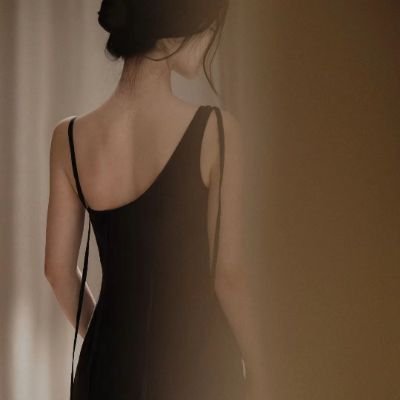 Iris7344601801's profile picture. 