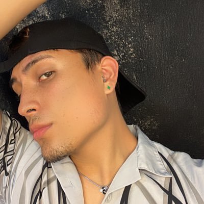 Carlos19016596's profile picture. 
