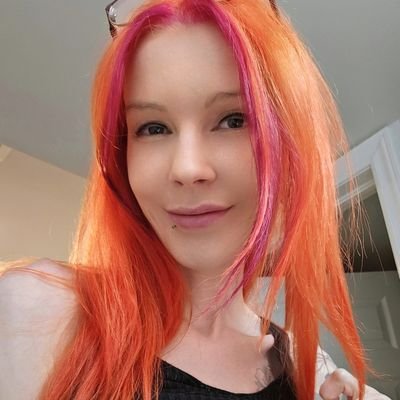 Canadian nerdy mom 🇨🇦 Pierced, punky content creator 💦 3300+ media on my page, no ads or paywalls