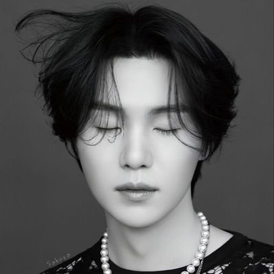 Bts priority/ fan de todo lo que espante vatos/ funada pero jamás olvidada/berenjena stan🫰🏻
(si es importante para ti, escucho a más artistas kpop)