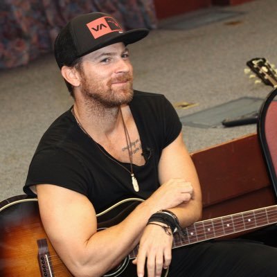 This is officially fans page kip Moore Be yourself and let your soul shine bright ✨ Love you all ❤️