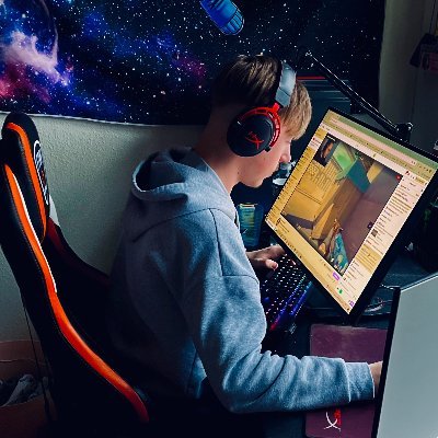⦁ Looking for team (free agent)
⦁ Faceit lvl 5 (normally lvl 7)
⦁ AWP/Supporter