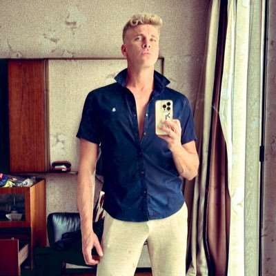 Caution: adult content 18+ only                       🏳️‍🌈🇨🇦🇳🇱30 Somthin'. Tall, Blonde with extra sugar and that's not my drink order.