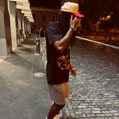 JayzusNineFive's profile picture. Straight line . always . forever .