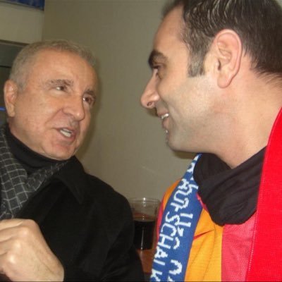 weltoffen, und nur bei Galatasaray parteiisch..
her konuya acik, yalniz Galatasaray konusunda sabit..