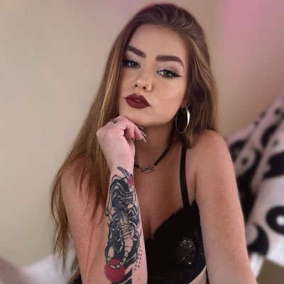 Findom/ Femdom Goddess • Content/ Clip Creator/ Daily Streamer • Speaks English and Portuguese • Clips : https://t.co/c1sQfVGgFx