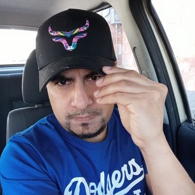tundecueros's profile picture. Buscador de ruidos y disonancias.
