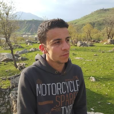 Arihashm3's profile picture. الحمد الله على كل حال پشتگیریمان بکه ن به ره و 10K ⏳️
