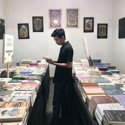 Janganlah kita membenarkan suatu kebiasaan, tetapi marilah kita membiasakan suatu kebenaran
