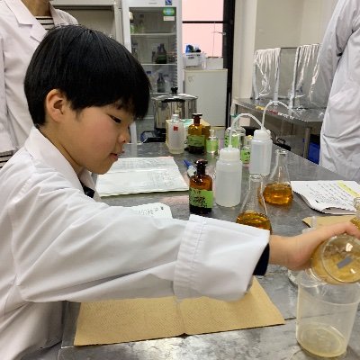 私の息子は現在中学1年生
毒から始まり理科と呼べるもの+工業系+自分が興味を持った事を探究しまくり
杭州の勇电という3Dプリンターの企業様が息子を杭州の工場にご招待下さり色々な知識をご教授下さいました✨
現在息子は階段を登る車椅子を作っています
息子の成長課程の記録の為にXを利用してます