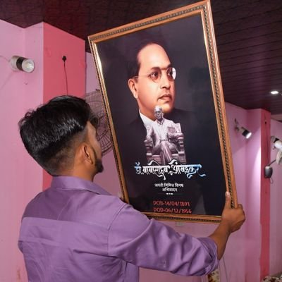 BA-LLB/Student of law/humanist of partner //ambedkarist/social activist/#Bhim_Army #BSP/Rts are not Endorsment/ English Nahi aati😩

@SvM_community