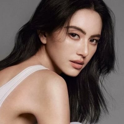 Penned by a fan ㅡ 1992. An actress who possesses both a stunning physical beauty and exceptional acting ability, Mai @DavikaH / Sunflower Queen 🌻. 🔜 #RakRai.