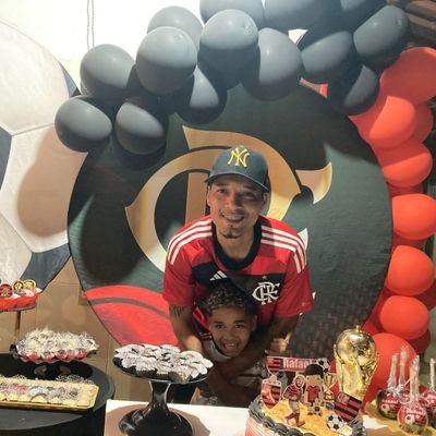 torcedor fanático pelo Clube de Regatas do Flamengo e carioca da Gema.