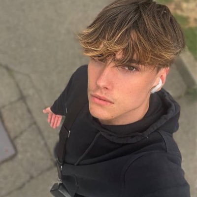 HE/HIM NOT IN SEARCH FOR GIRLS☝️CUT COCK.would love to hangout with any man🌚 Size 12 inch🍆 New account