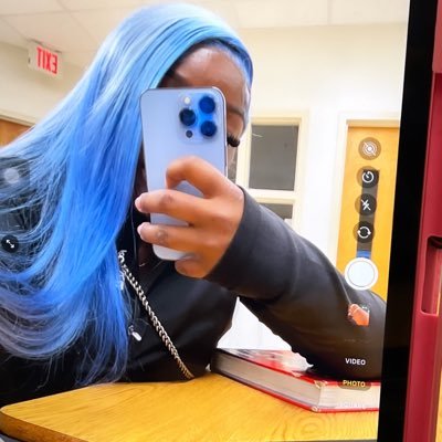 ykitzteleee's profile picture. chilling