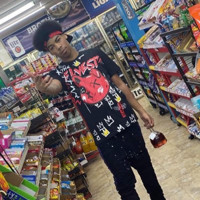 Get It From The Mud #NoHandouts #5avage Chase ? You BITCH is yo name #MONEY❗️ #FreeSkrap #LONGLIVEDADA #FreeSwervo #FreeMelz