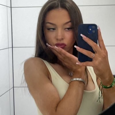 MiYa02746704's profile picture. 