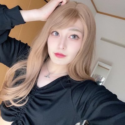 riekita175069's profile picture. 