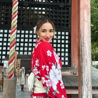 ValeriaDavila93's profile picture. 