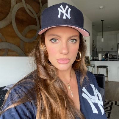 #Yankees #NYGiants #NYknicks #Sopranos /Sandlot Fan. I paint sneakers and other things. Sneakerhead. Wife 💍. Mom 👶🏻 Teacher 🍎. venmo- sophiaemonte