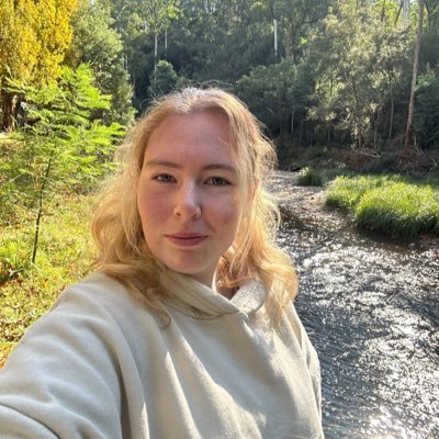 Books 📚, Games 🎮, Slice of Life 🌄 🧶🧋🐈 | She/her - based in Aus | Variety streamer over on Twitch - Come join the pond! ✨🐸