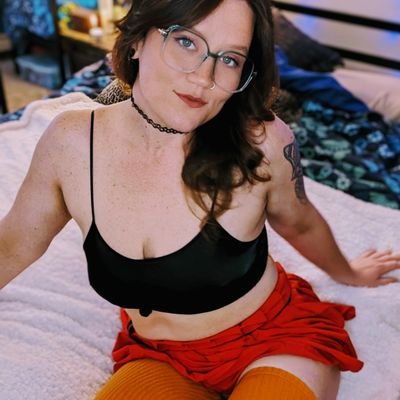 THICC, sweet milf/ chaos and gremlin energy
content creator💋 
DM for my Snapchat!
18+only-https://t.co/TDQEtV3LgA
 Come for the SQUISH stay for the weird.