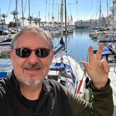 Hugoghiara's profile picture. Humanista e impulsor de periódicos digitales a favor del cambio y la noviolencia activa
