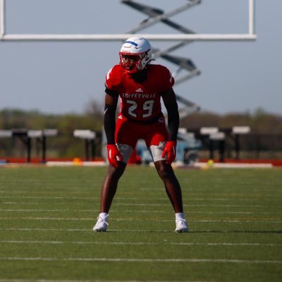 6’1 215 STAR  @Red_Raven_FB #JucoProduct