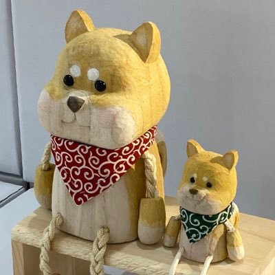 奈良県法隆寺のお膝元、ひのきの迷子札を中心に柴犬グッズの販売をしています。 みなさんの愛柴をカタチに♪ 柴犬を愛するすべての方へ！ オット→木工職人 ツマ→デザイナー 白柴りんちゃん→自宅警備員 夫婦とワンコで開店中！