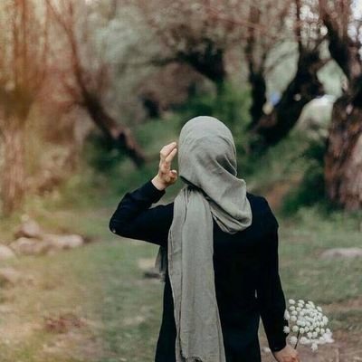 📝
چه تنهايیِ عميقیست
دوست داشتنِ كسی
كه هرگز نيست...