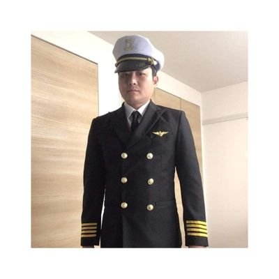 Japanese Pilot パイロットをやっています。 Ladys and gentleman. This is Captain's Speaking. Please relax and enjoy your flight. Xは辛口で行きますよ〜。