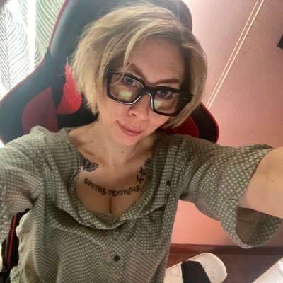 LouiseBlue77's profile picture. 🇸🇪🍒